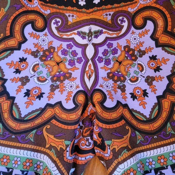 Taka Wear - Colorful Printed Shorts - Picture 15 of 15